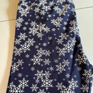 LulaRoe Dream collection leggings.